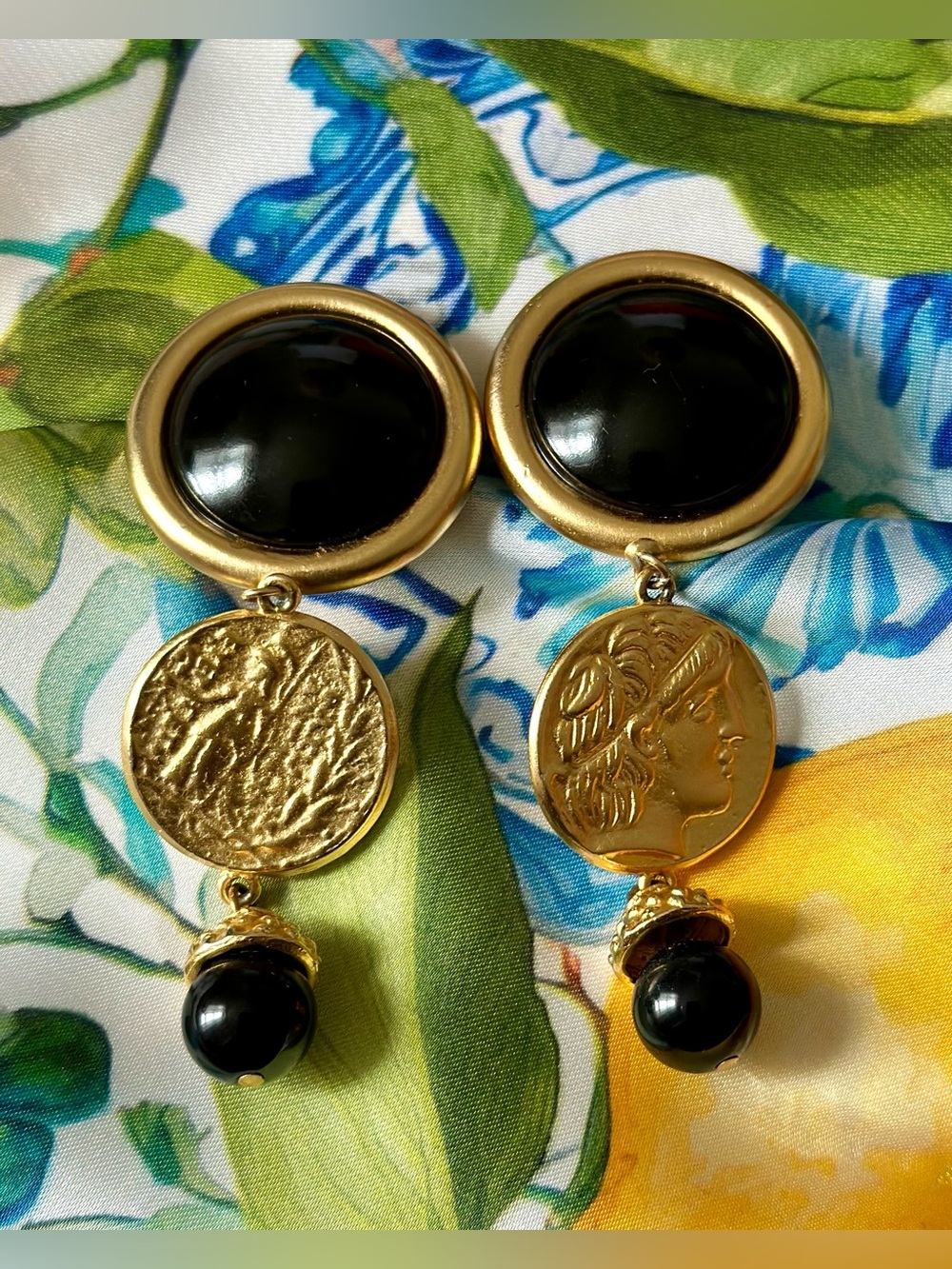 VTG Les Bernard VC Vogue Gold-Plated Greco-Roman Medallion Clip-On Earrings OS